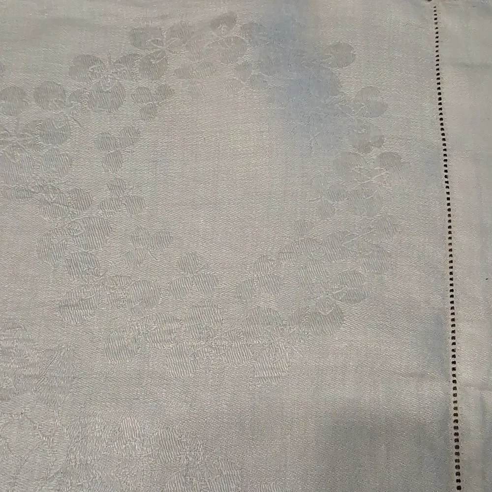 Elegant vintage white damask design‎ Table Runner. 21.5